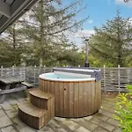 4 Bedroom Cozy In Дом отдыха *