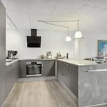 4 Bedroom Cozy In Дом отдыха *