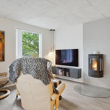 4 Bedroom Cozy In Skjern