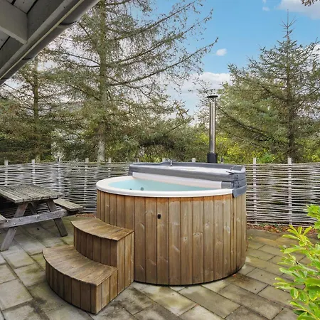 4 Bedroom Cozy In Сasa de vacaciones *