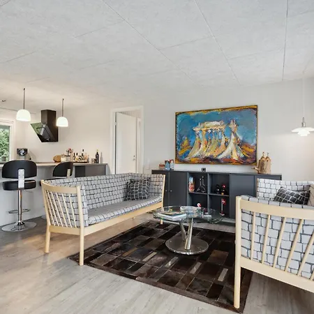Дом отдыха 4 Bedroom Cozy In