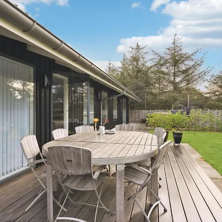 Сasa de vacaciones 4 Bedroom Cozy In *