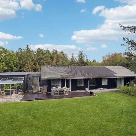 Сasa de vacaciones 4 Bedroom Cozy In Skjern