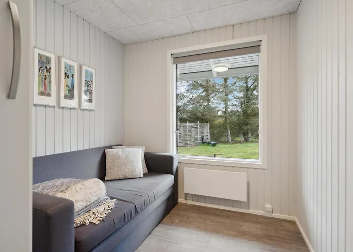 Ferienhaus 4 Bedroom Cozy In *