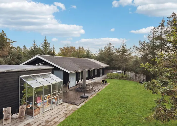 4 Bedroom Cozy In Ferienhaus Skjern