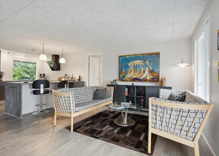 Ferienhaus 4 Bedroom Cozy In