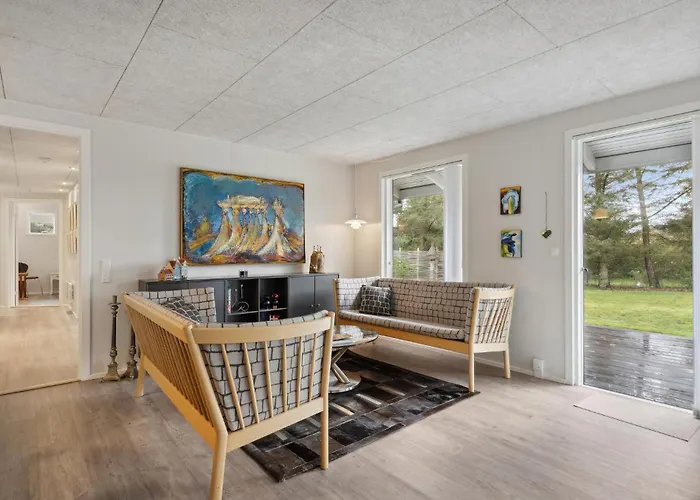 4 Bedroom Cozy In Ferienhaus