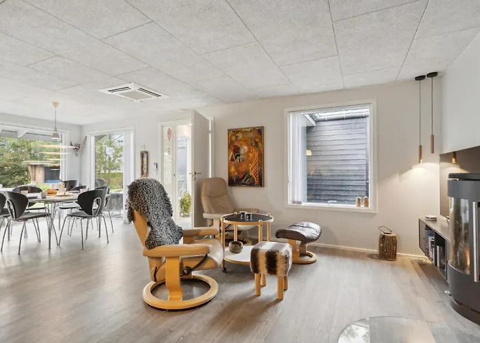 4 Bedroom Cozy In Ferienhaus Skjern