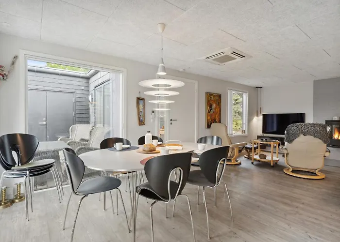4 Bedroom Cozy In Ferienhaus Skjern